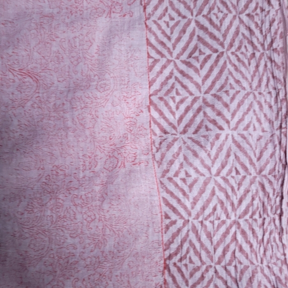 Hand printed red and pink scarf with tassels - Picture 7 of 12